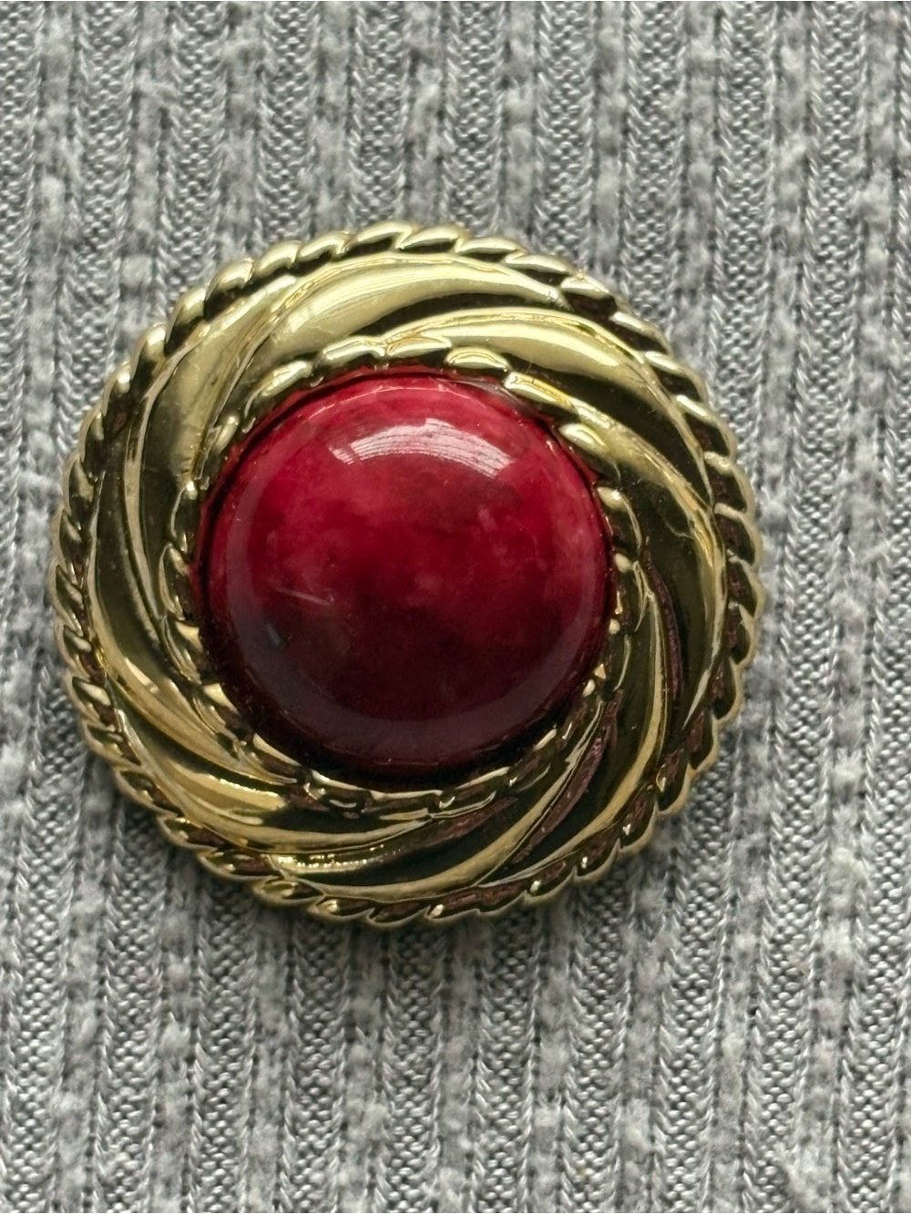 Vintage gold tone round red cabochon brooch